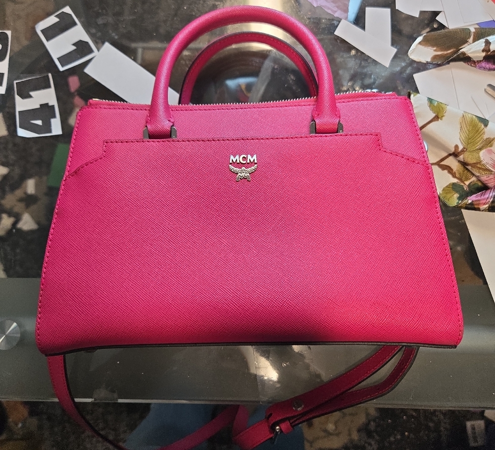 MCM MINI TOTE. BUY TRU JULY AND GET A FREE ENTRY FOR THE NEVERFULL GIVEAWAY